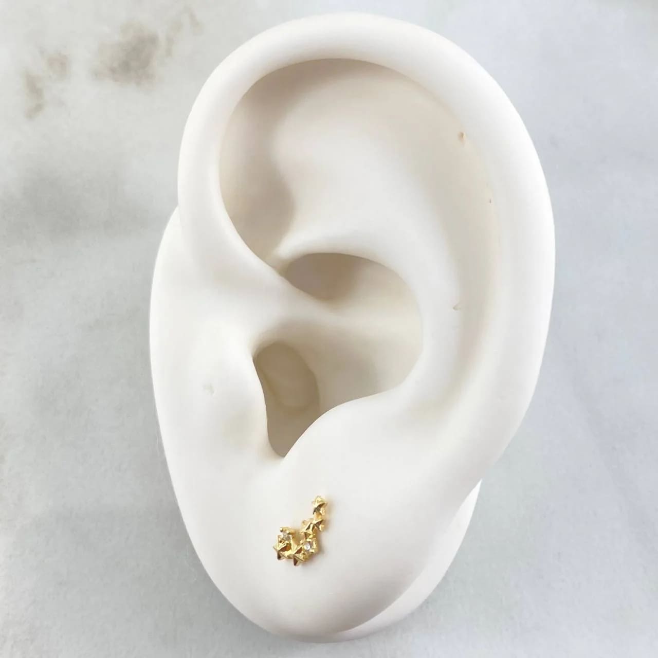 18K Yellow Gold Star Stud Earrings with White Zircons – 0.7g, 0.8cm