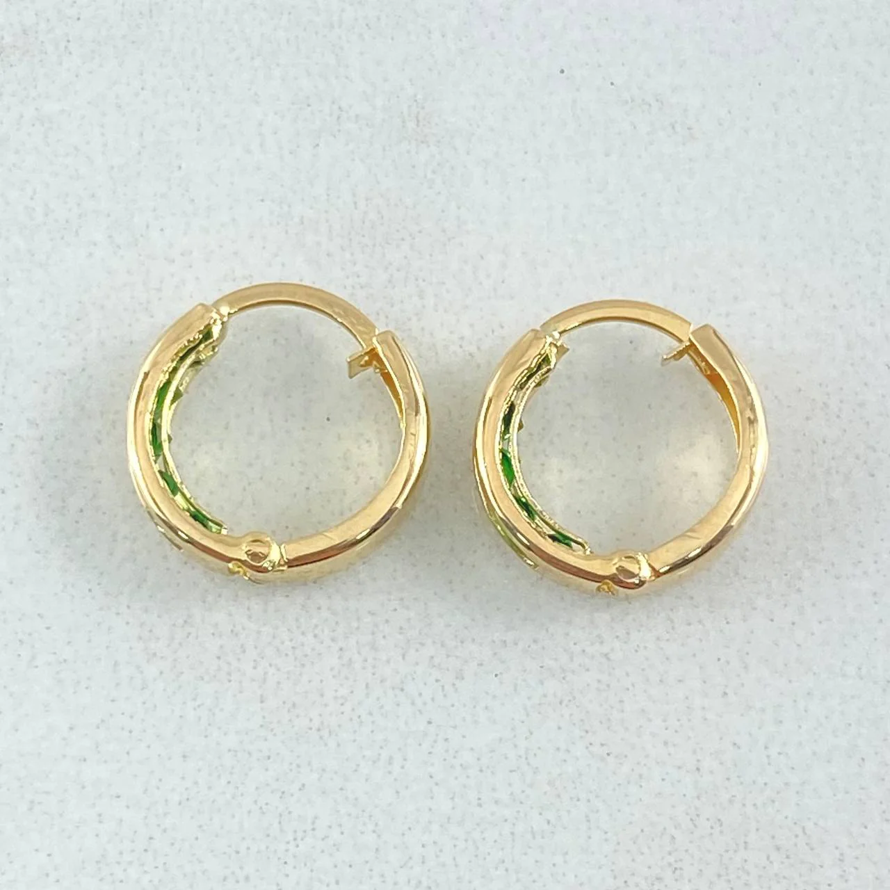 18K Yellow Gold "Carril" Hoop Earrings with Green Zircon – 0.8g, 1cm