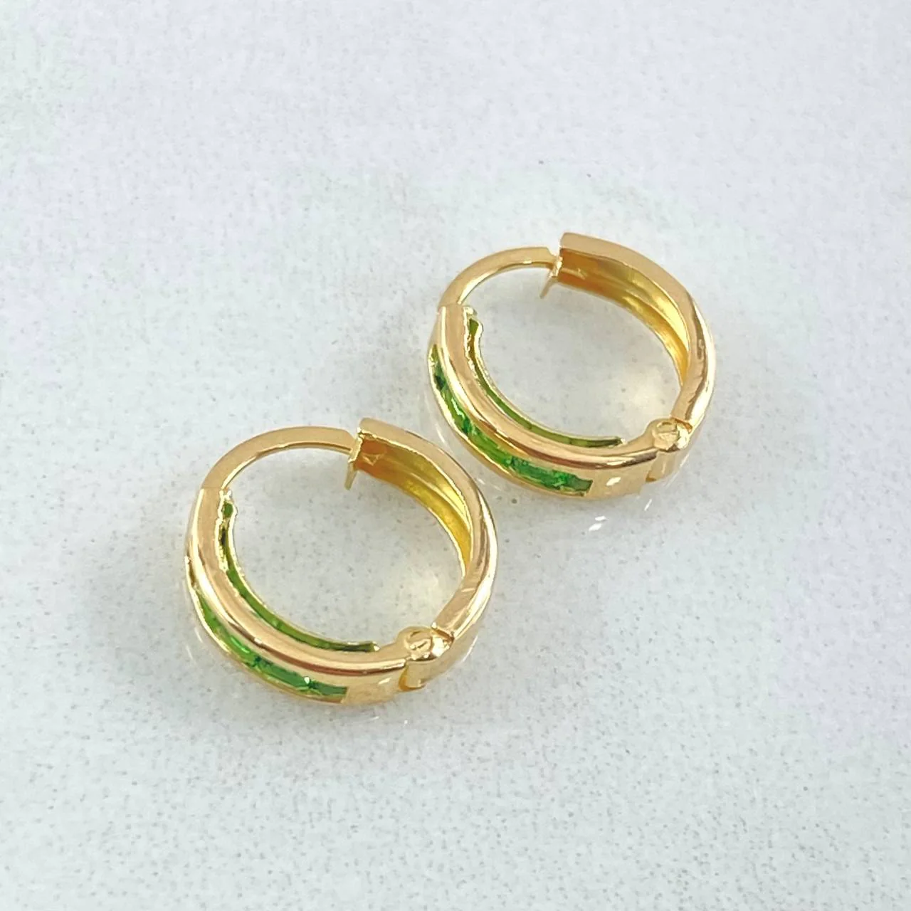 18K Yellow Gold "Carril" Hoop Earrings with Green Zircon – 0.8g, 1cm