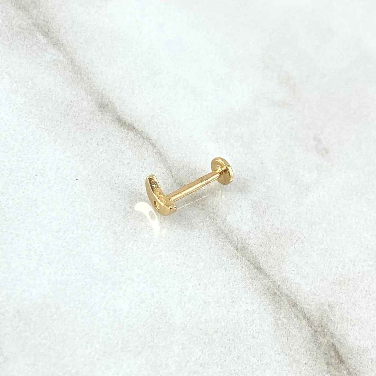 18K Yellow Gold Flat Crescent Moon Piercing – 0.4g, 1.1cm