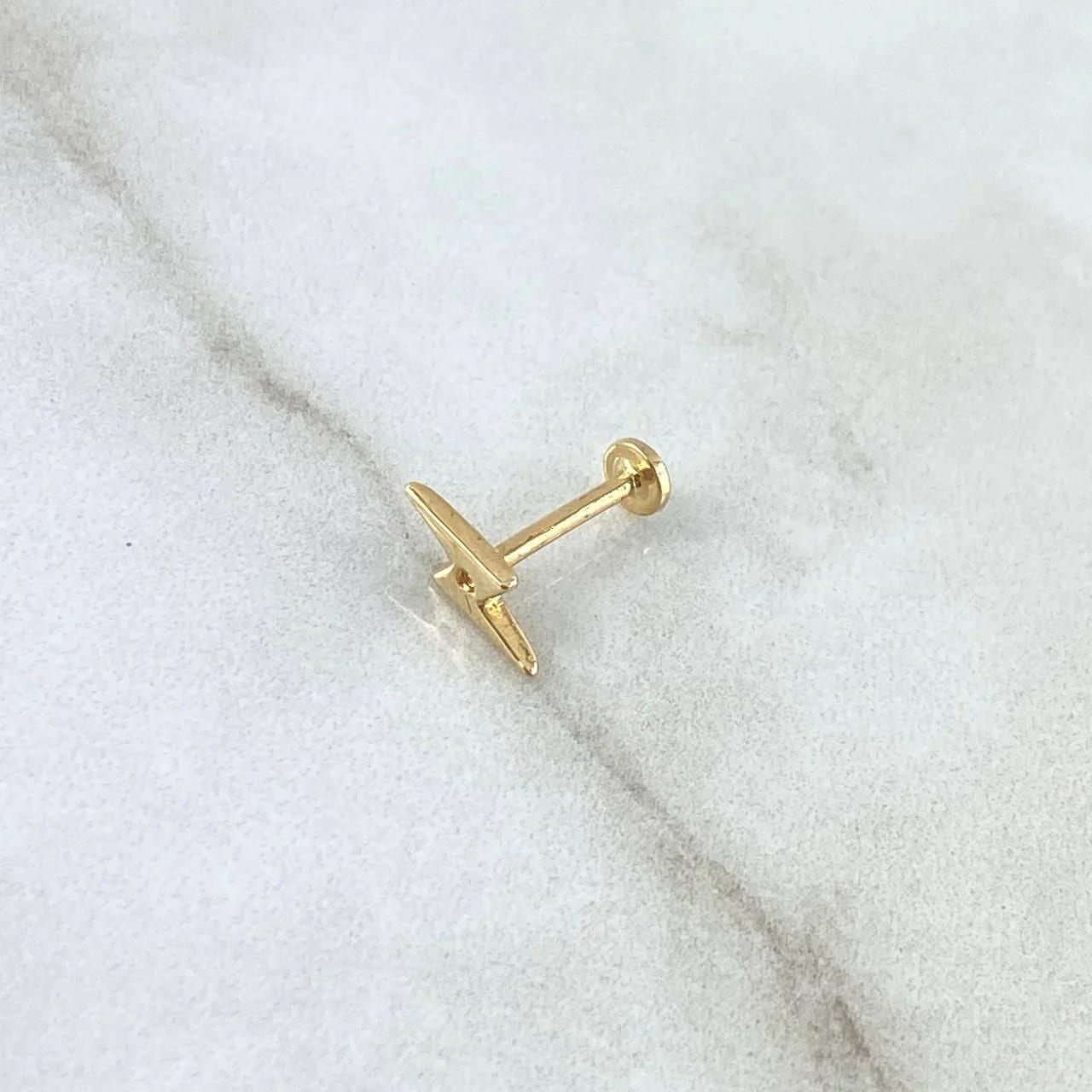 18K Yellow Gold Flat Lightning Bolt Piercing – 0.5g, 1.1cm