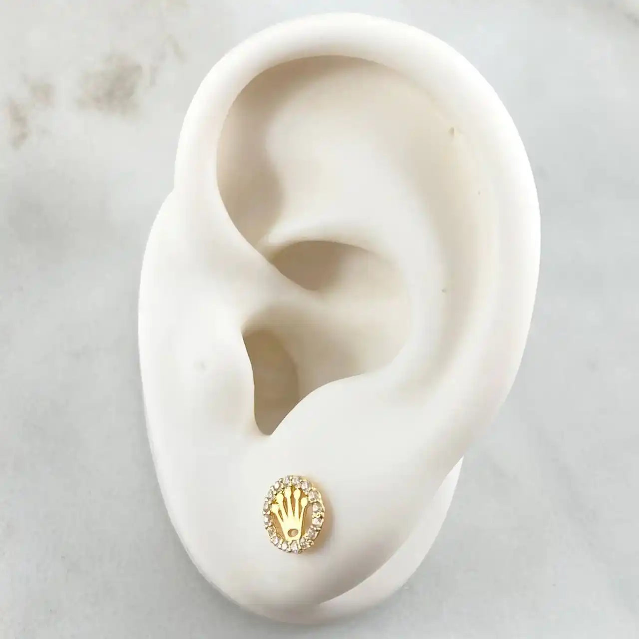 18K Gold Stud Earrings – Crown Seal Design – 0.95g