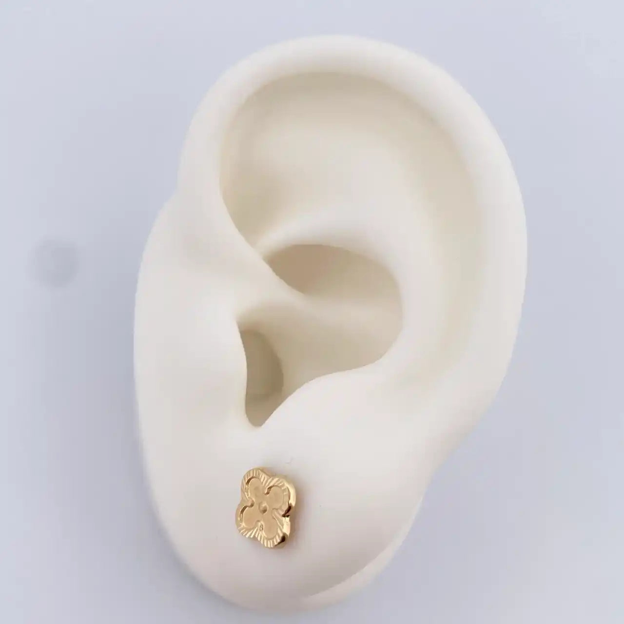  18K Gold Stud Earrings – Clover Design – 1.1g