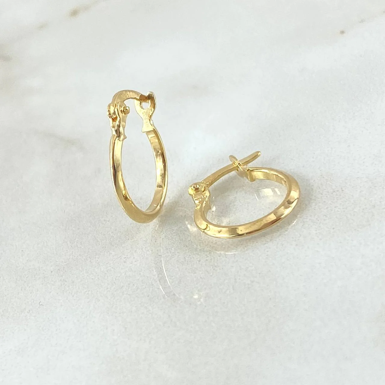 18K Yellow Gold Clau Hoop Earrings – 0.7g / 1.5cm