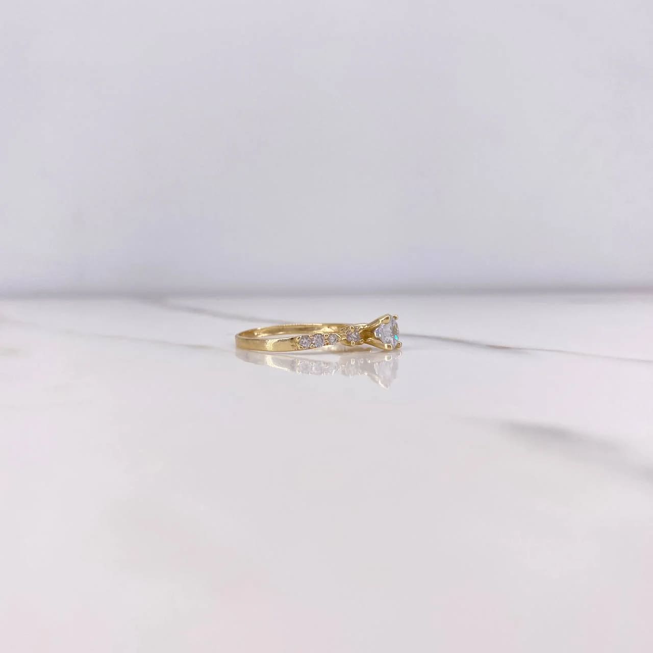 18K Yellow Gold Solitaire Churumbela Ring with White Zircons – 1.75g, Size 5.75