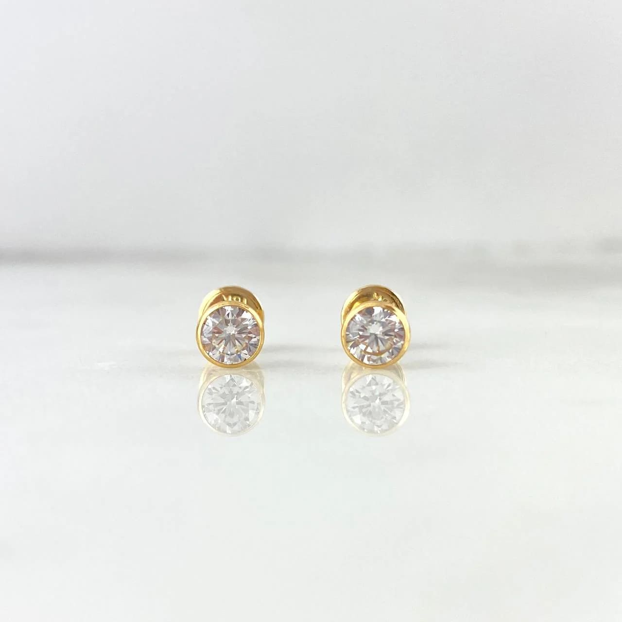 18K Yellow Gold Bezel-Set White Zircon Stud Earrings – 0.85g, 5mm