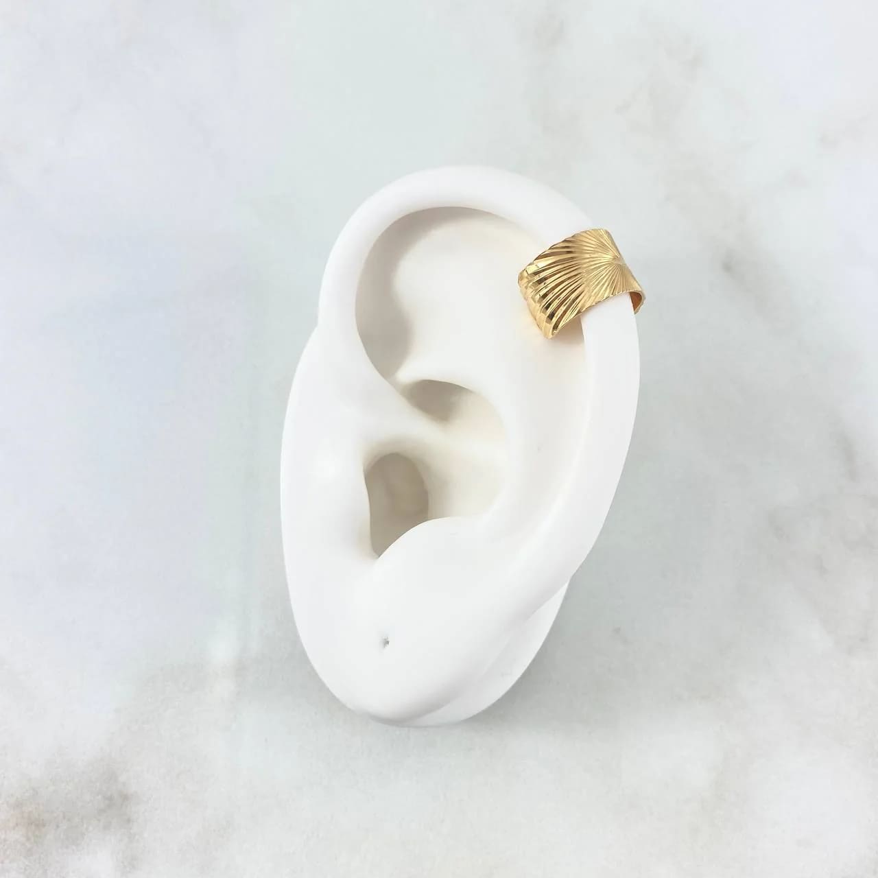 18K Yellow Gold Diamond-Cut Simulated Earcuff – 1.4g, 1.1cm