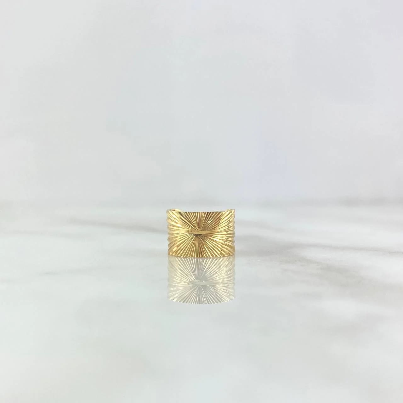 18K Yellow Gold Diamond-Cut Simulated Earcuff – 1.4g, 1.1cm