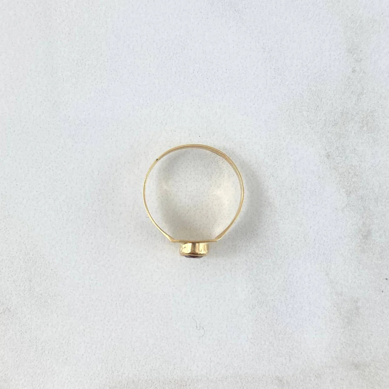 18K Yellow Gold Classic Ring with Red Zircon – 1.8g, Size T2