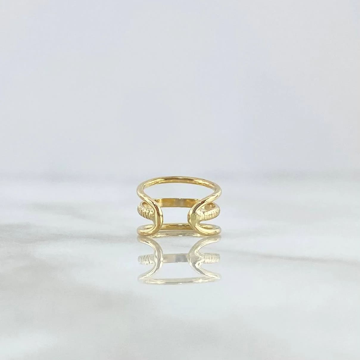 18K Yellow Gold Striped-Line Simulated Earcuff – 0.95g, 1.2cm