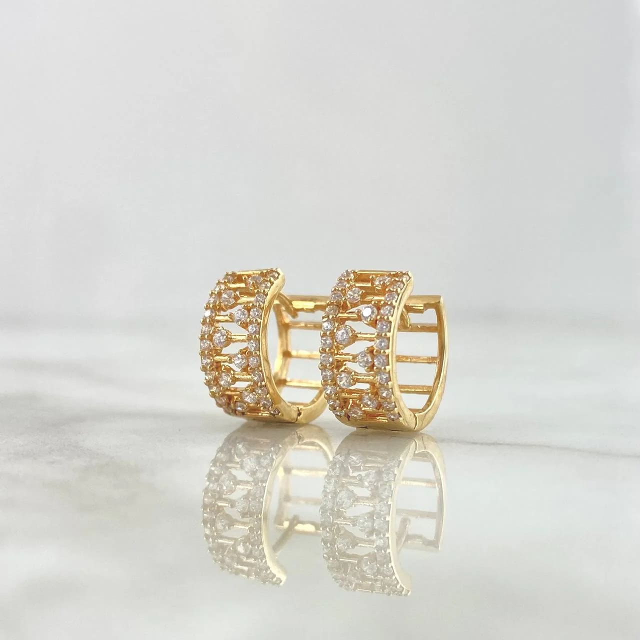 18K Yellow Gold “Copos Escalonados” Hoop Earrings with White Zircons – 3.35g