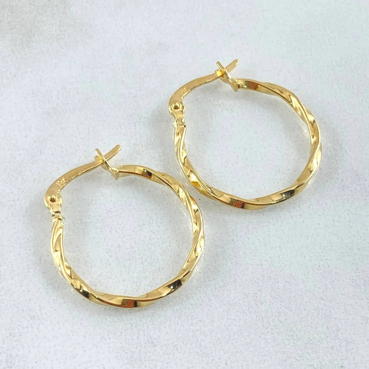 Kari Hoop Earrings in 18K Twisted Yellow Gold – 2cm, 1g