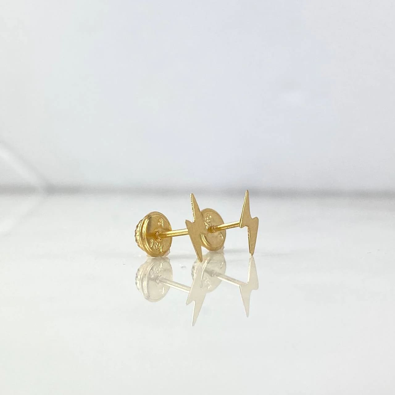 18K Yellow Gold Lightning Bolt Stud Earrings – 0.5g, 8.3mm