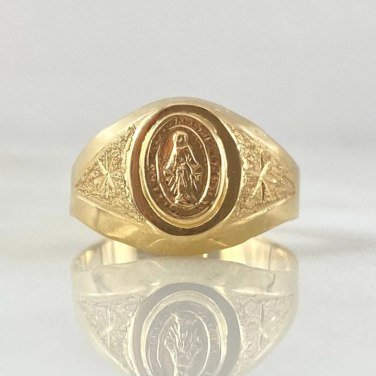 18K Yellow Gold Miraculous Virgin Starburst Ring – 1.75g, Size 6.25