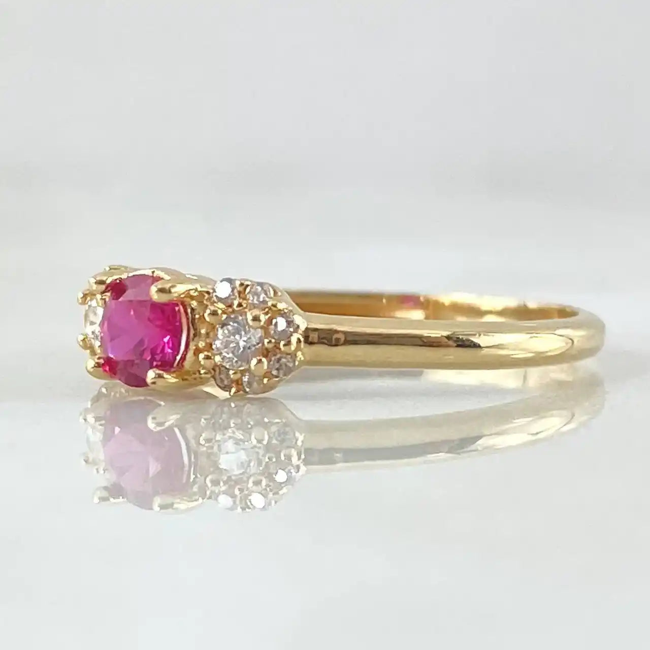 18K Gold Solitaire Ring – Side Snowflakes Design – 1.75g / Size 6.25