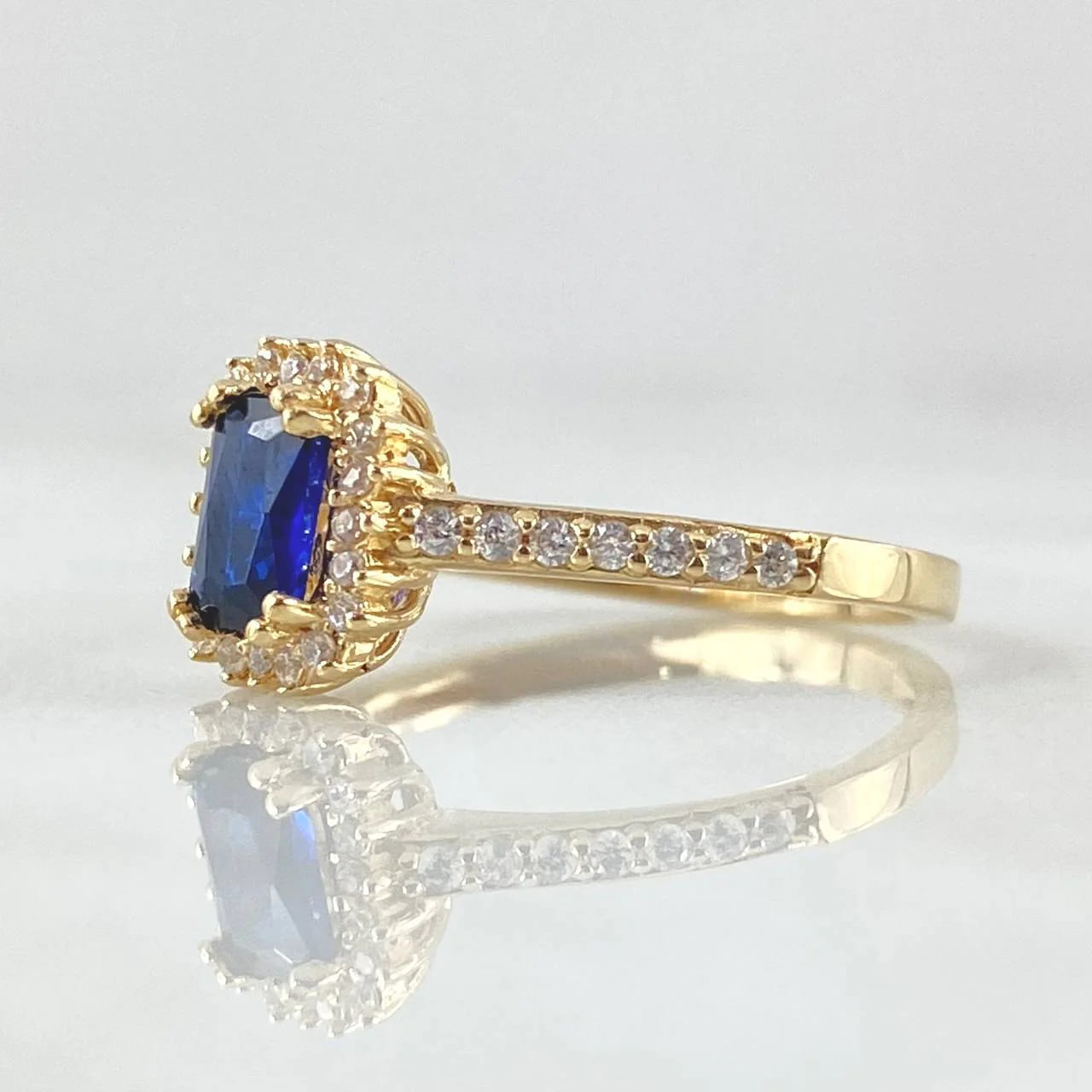 18K Yellow Gold Rectangular Halo Solitaire Ring with Royal Blue and White Zircons – 2.7g, Size 9